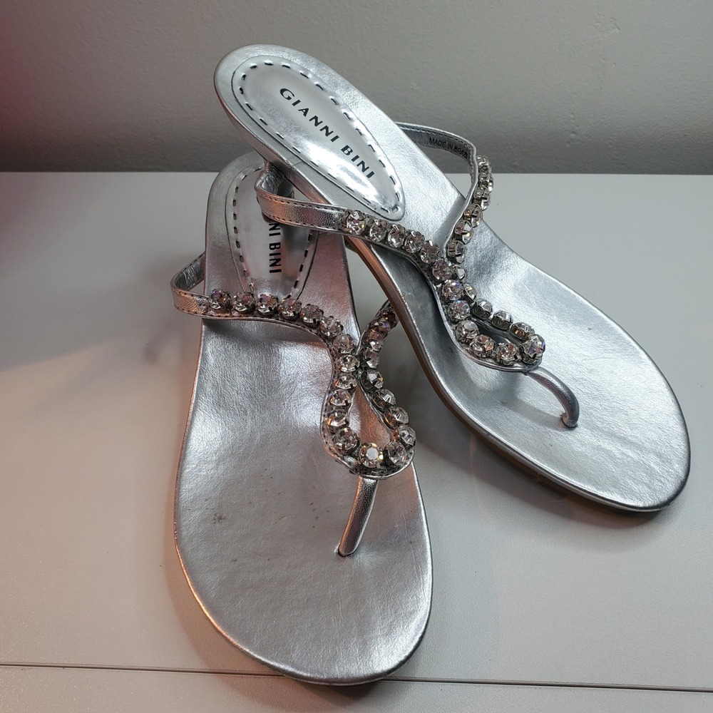 Gianni Bini Silver Metallic Rhinestone Thong Sandals Kitten Heel Womens 7M